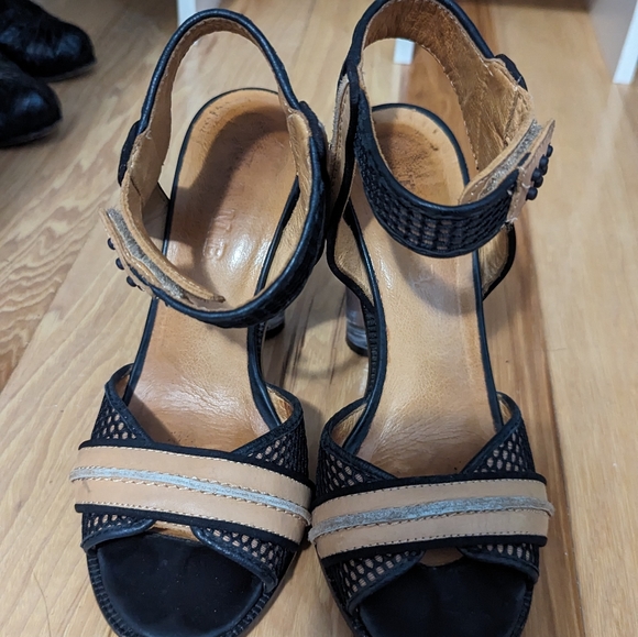 L.A.M.B. Gwen Stefani Lucite Heel 6.5 - Picture 5 of 6